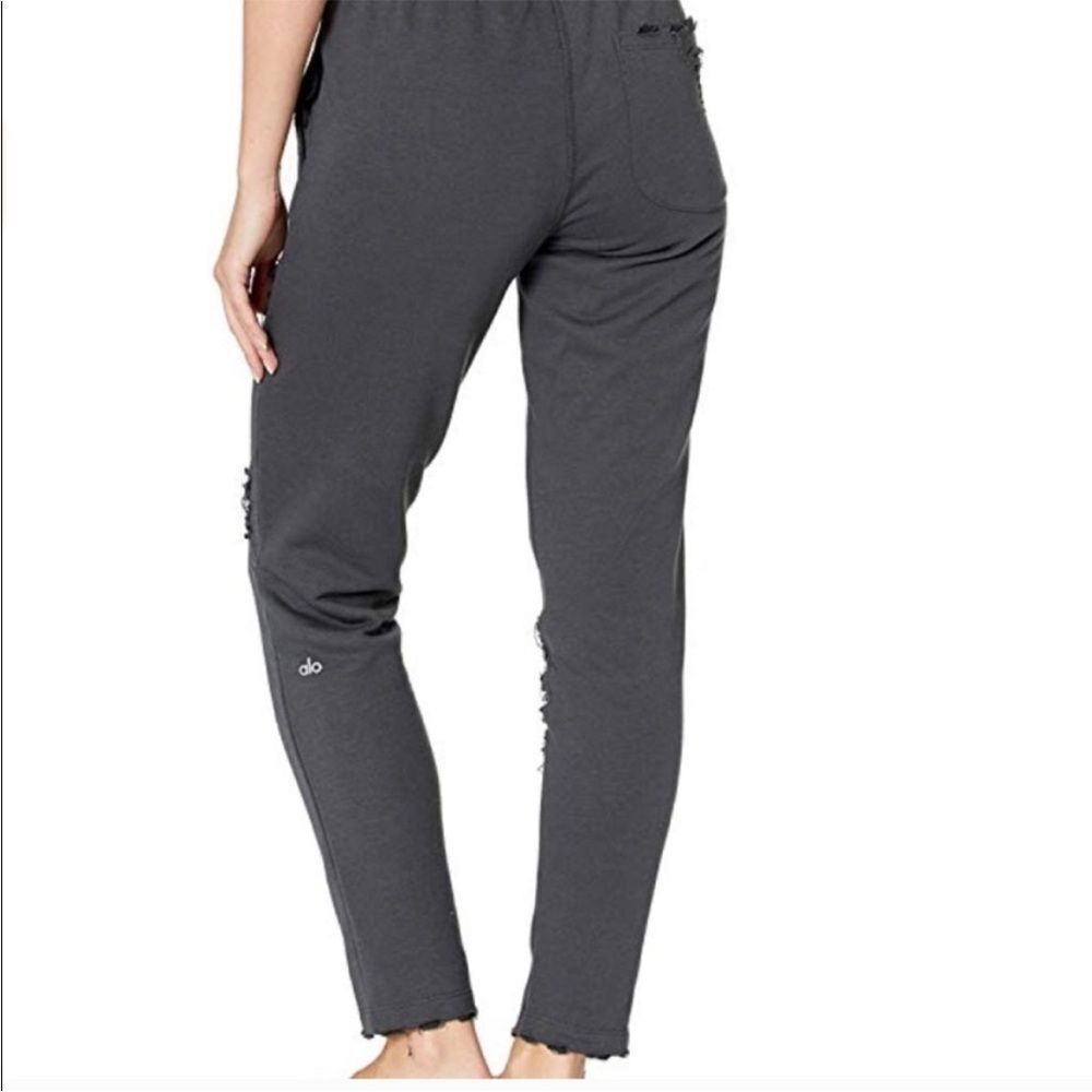 ✨Alo Yoga Distressed Grey Sz Small Sweatpants✨ - Picture 5 of 9